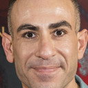 Abdel Aziz Mahmoud als Vært