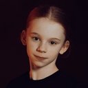 Sienna-Rose Amer als Munchkinland Kid