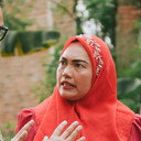 Ina Kaka als Bu Dewi