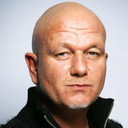 Tom Barcal als Bauleiter Hans