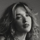 Kristina Bogic als Gracie Darling