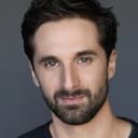 Elias Scoufaras als Graham Nesbitt