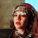 Sana Naseri als Performer & Narrator