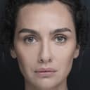 Birce Akalay als The wife of Cpt. Mete