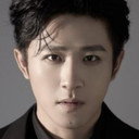 Edward Gu als Xue Wen Zhong