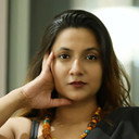 Pooja Joshi als Mom