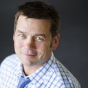 Kevin Henderson als Troupe