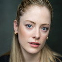Hannah McClean als Charlotte
