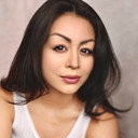 Julie Yammanee als Caroler
