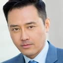 Lawrence Chau als Chinese Newscaster #2