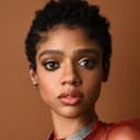 Tiffany Boone als Maya