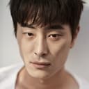 Park Jun-hyuk als Choi Myung-rok's subordinate