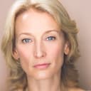 Carrie Paff als Sarah Siddons - Field Reporter