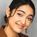 Eman Ayaz als Gina