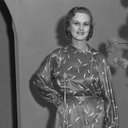 Louise Brien als Lady in Waiting