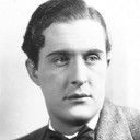 Douglas Gilmore als Capt. Redfield