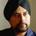 Gurdeep Singh als Pakistani Proprietor