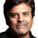 Erik Estrada als Santos