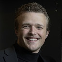 Landon Groen als Agent