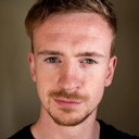 Philip Condron als James