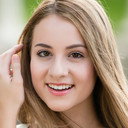 Gabrielle Valladares als Emma