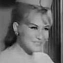 Therese als المضيفة اﻹنجليزية