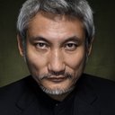 Tsui Hark als Pedestrian Who Gets Soaked