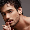 Kit Thompson als Darwin