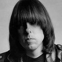 Johnny Ramone als Lowell