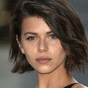 Georgia Fowler als Model Joy