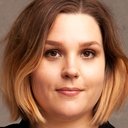 Charlotta Björck als Linda