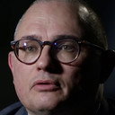 Yves Trotignon als Ancien cadre du Ministère des Armées