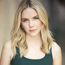 Julia Nightingale als Sarah Andrews