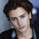 Elijah Rowen als Tom
