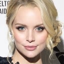 Helena Mattsson als The Blonde