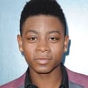 RJ Cyler als Earl Jackson