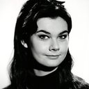 Imogen Hassall als Dolores