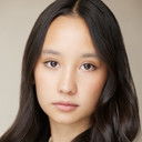 Ava Cheung als Ellie