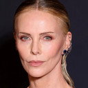 Charlize Theron als Calypso