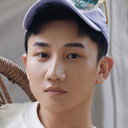 梁振伦 als Li Min De