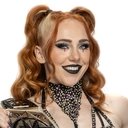Courtney Stewart als Isla Dawn
