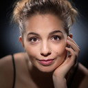 Charlotte Bizjak als Mila Trahor