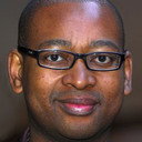 Lizo Mzimba als Vicar