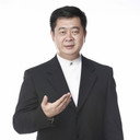Su Yang als Narrator