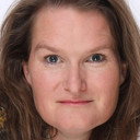 Lysser Kirstine Andersen als Hilda Castaigne