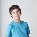 Ethan Boucher als Young Alexis
