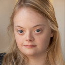 Lily D. Moore als Fiona