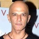 Rajesh Khera als John Kakkar / Hitler