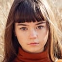 Ella Lee als Schascha (erwachsen)