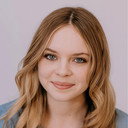 Averi Curtis als Tiffany